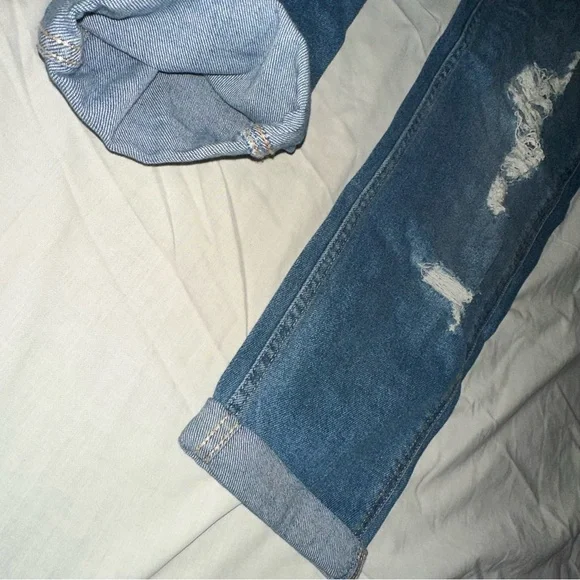 Hollister Low-Rise Crop Boyfriend “Hollister Vintage Stretch” Distressed Jeans - Picture 13 of 16